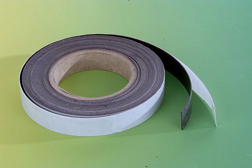 Magnet-Streifen 20 mm breit selbstklebend - 1m Rolle